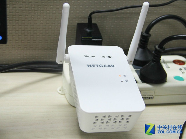 已选购802.11AC路由器的网友，还可以选择NETGEAR（美国网件）EX6100无线扩展器，它采用最新的802.11ac标准芯片，双频并发无线传输速率约达750Mbps（300Mbps+433Mbps）。